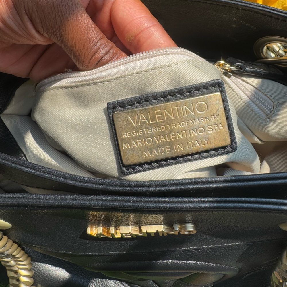 VALENTINO BY MARIO VALENTINO Kali Leather Shoulder Bag in Black - Picture 6 of 12